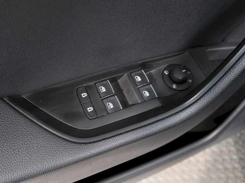 Škoda Superb (2018) STYLE 2.0TDI 140KW DSG CANTON - fotka 38 z 42