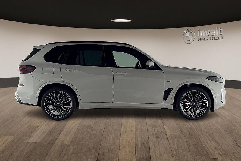 BMW X5 xDrive30d - fotka 2 z 12