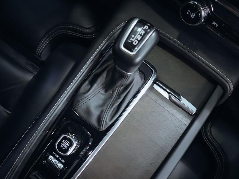 Volvo V90 D5 Cross Country 173 kW - fotka 10 z 26