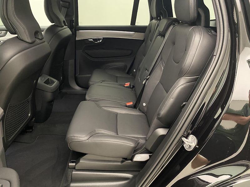 Volvo XC90 (2026) B5 AWD AUT BLACK EDITION PLUS  - fotka 6 z 73