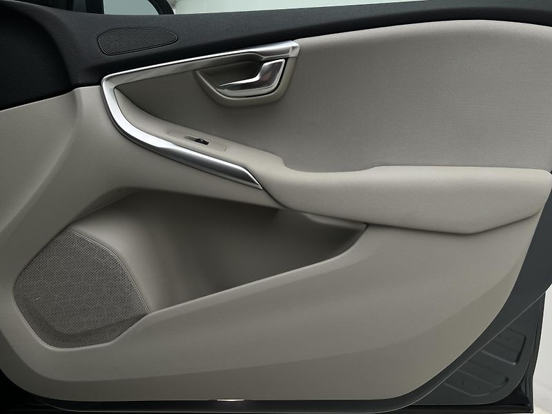 Volvo V40 D2 MOMENTUM MAN - fotka 38 z 38