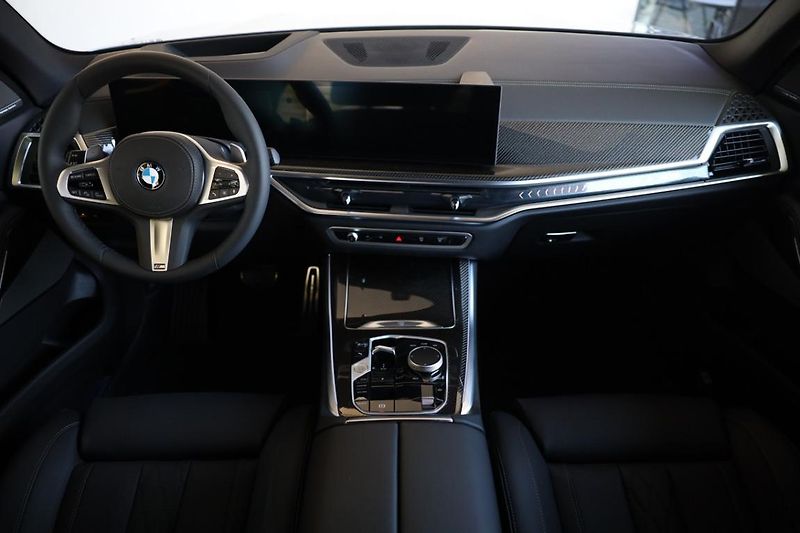 BMW X5 xDrive40i - fotka 5 z 18
