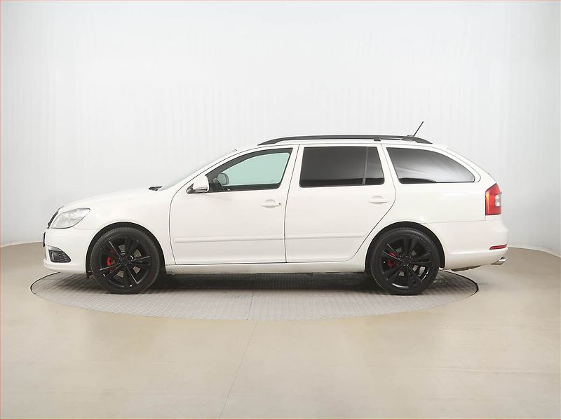 Škoda Octavia (2011) RS 2.0 TDI, Automat, Navi - fotka 3 z 16