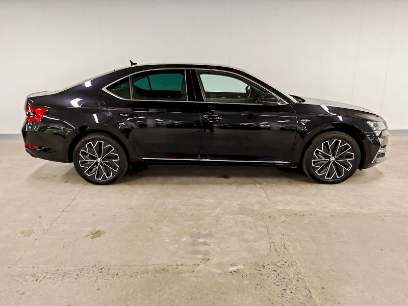 Škoda Superb (2024) iV 1.4 TSI 160 kW DSG L&K - fotka 24 z 28