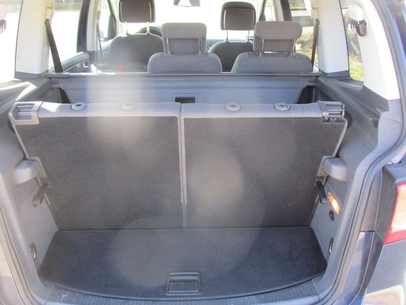 Volkswagen Touran 1.4TSi 103kW*CL*TAŽ Z.*7MÍST - fotka 31 z 46
