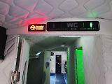 Vstup na WC v letadle.