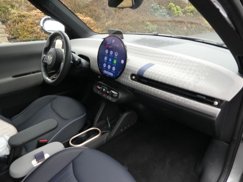 Mini Cooper E 135kW  - fotka 12 z 16
