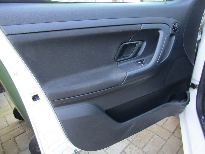 Škoda Roomster (2012) 1.6 TDI 66kW - fotka 18 z 37