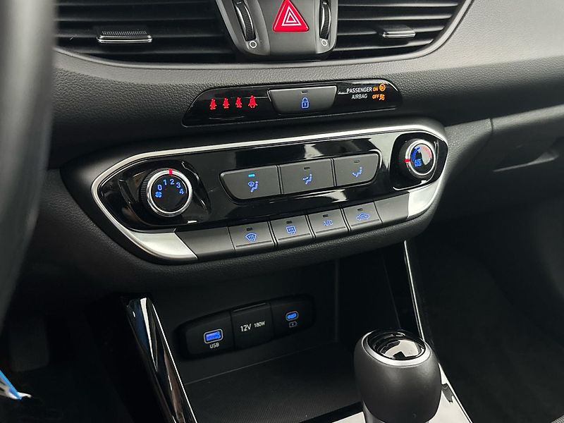 Hyundai i30 Smart DCT - fotka 19 z 26
