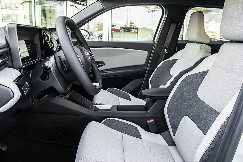 Citroën C3 (2026) 1,2 MAX Turbo benzín 100k+ZIMA - fotka 12 z 24