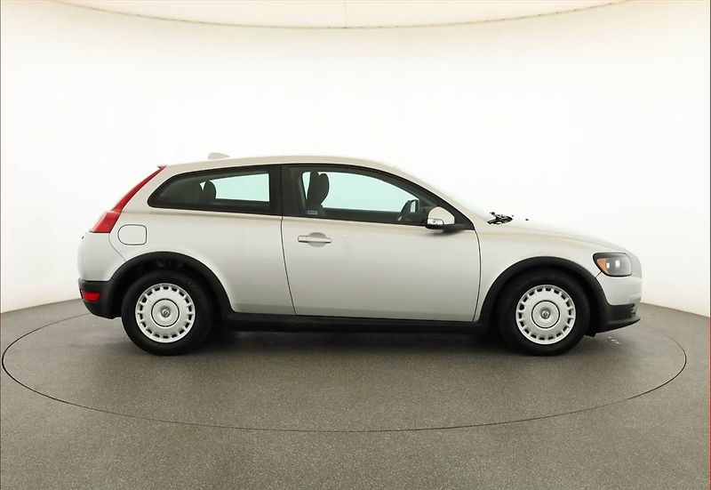 Volvo C30 (2009) 1.6 D, nová STK, jezdí výborně - fotka 6 z 12