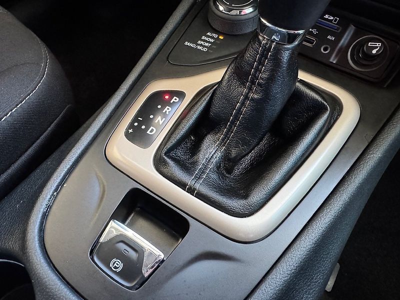 Jeep Cherokee (2015) 2.0 L TD Longitude - fotka 26 z 50