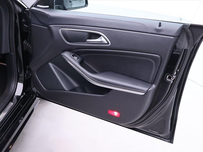 Mercedes-Benz CLA 2,0 250 160kW 4M AMG Sport SB - fotka 13 z 39