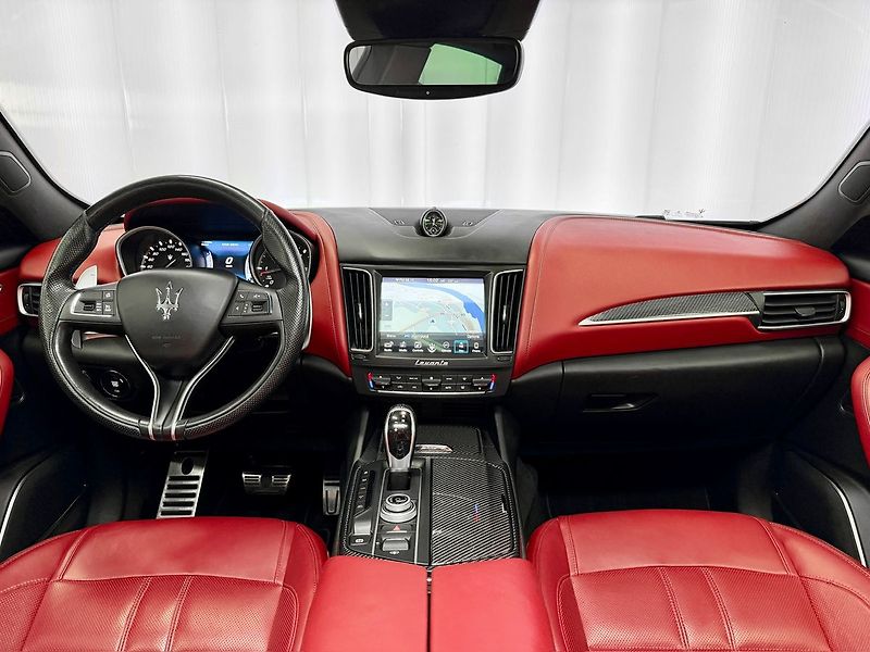 Maserati Levante V6 Q4 DIESEL, PANORAMA, VZDUCH - fotka 9 z 28