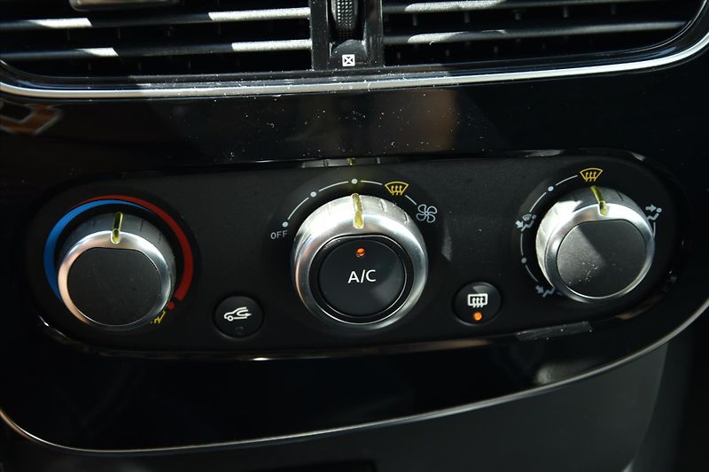Renault Clio 1.2i 54kW KLIMA ČR - fotka 19 z 22