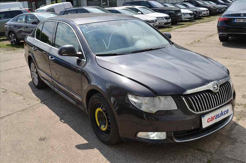 Škoda Superb (2009) II. 2,0 TDI SG - fotka 3 z 35