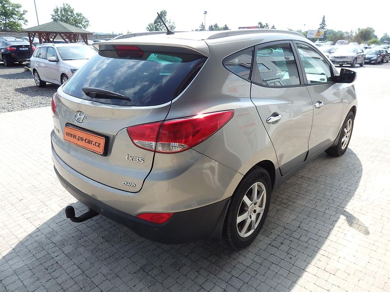 Hyundai ix35 2.0 16V DIGI. KLIMA,4X4, ZÁVĚS - fotka 4 z 16
