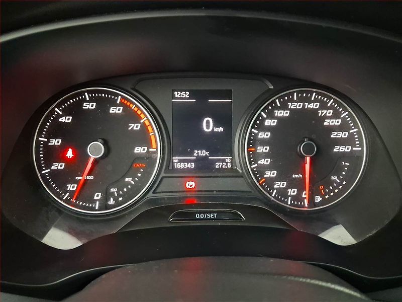 Seat Leon (2014) 1.4 TSI, Tempomat - fotka 11 z 17