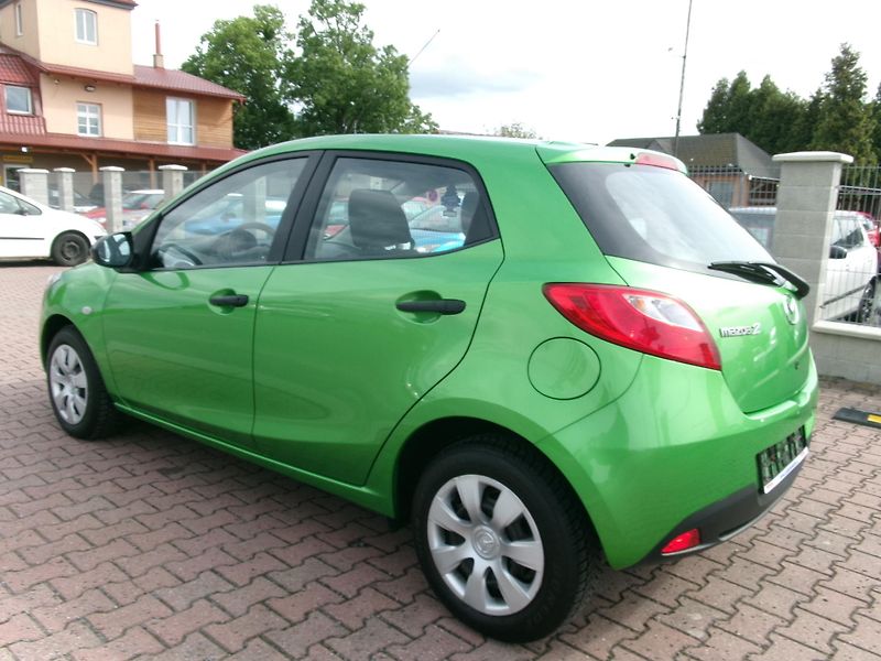 Mazda 2 (2008) 1,3i KLIMA WEBASTO - fotka 6 z 29