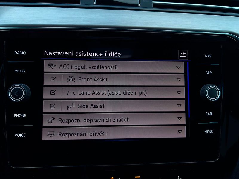 Volkswagen Passat (2020) 2.0 TDI-DSG-ELEGANCE - fotka 39 z 49