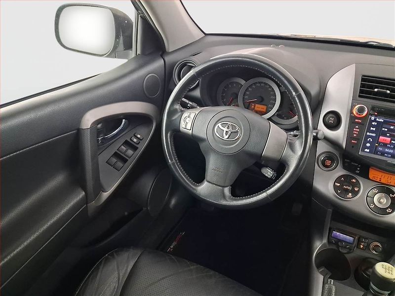 Toyota RAV4 (2007) Executive 2.2 D-CAT, 4X4 - fotka 7 z 17