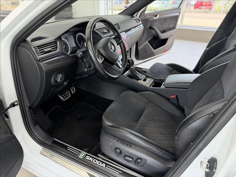 Škoda Superb 2,0 TDi, Sportline, Navi, DSG - fotka 10 z 36