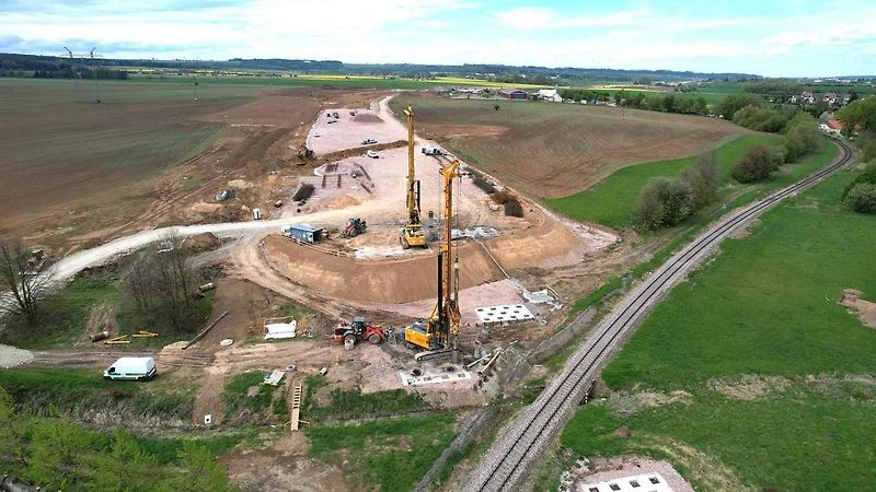 Snímky z výstavby dálnice D35 Džbánov - Litomyšl, duben 2025