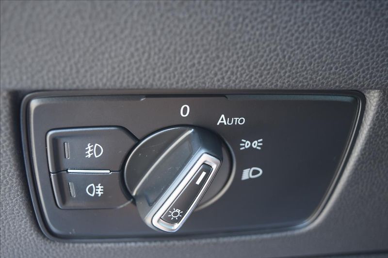Volkswagen Passat 2,0 TDI 110KW LED MATRIX DSG - fotka 35 z 49