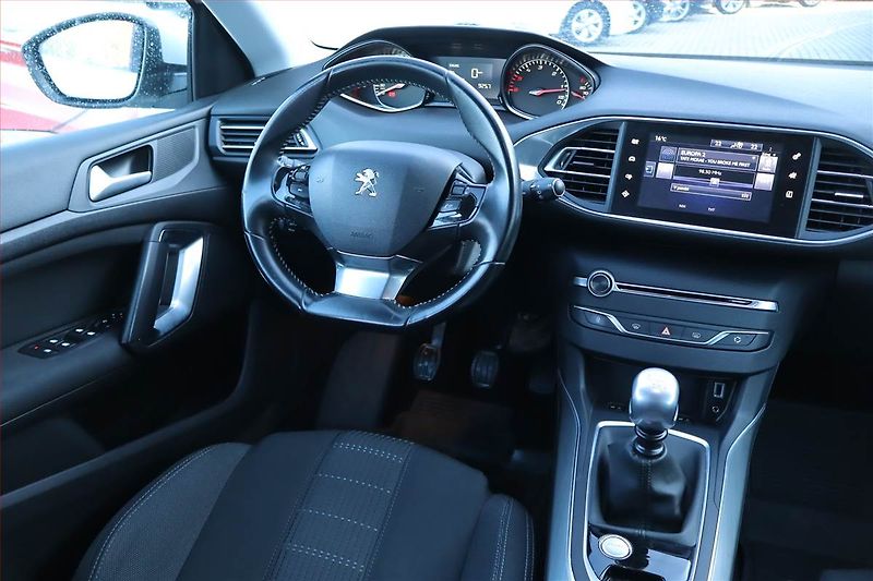 Peugeot 308 (2017) 1.6 BlueHDi, Serv.kniha, Navi - fotka 7 z 26