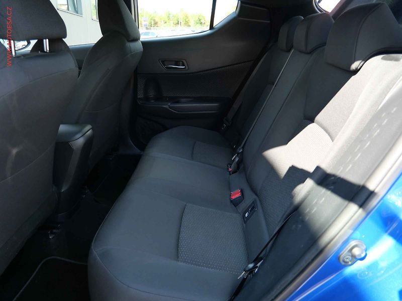 Toyota C-HR (2017) 1.2 T, 1.maj,ČR, Active - fotka 10 z 27