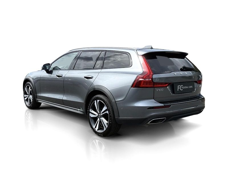 Volvo V60 CC D4 AWD // B&W // REZERVACE - fotka 3 z 44