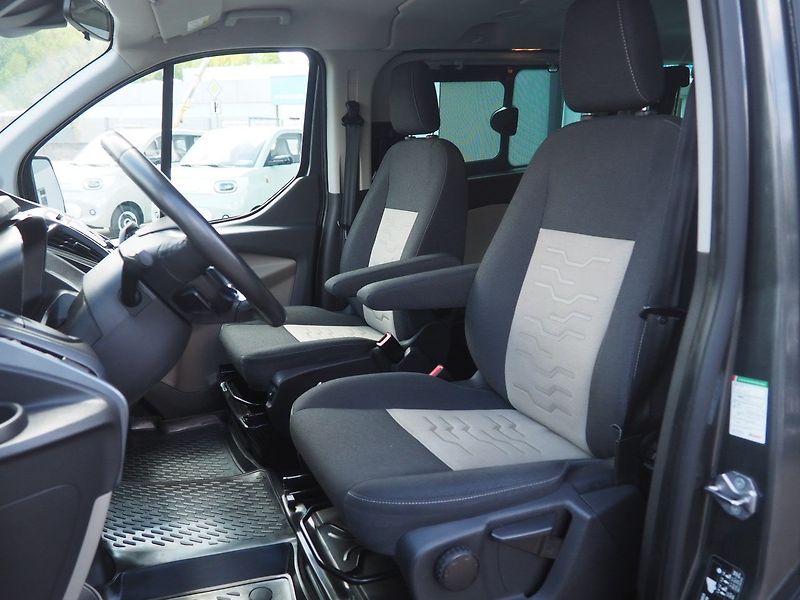 Ford Tourneo Custom (2017) 2.0 TDCi, 125 kW, 9 míst, ČR - fotka 10 z 38
