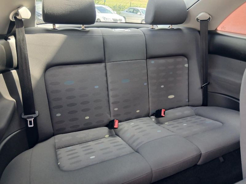 Volkswagen New Beetle 1.6i KLIMA NEHAVAROVANÉ - fotka 13 z 31