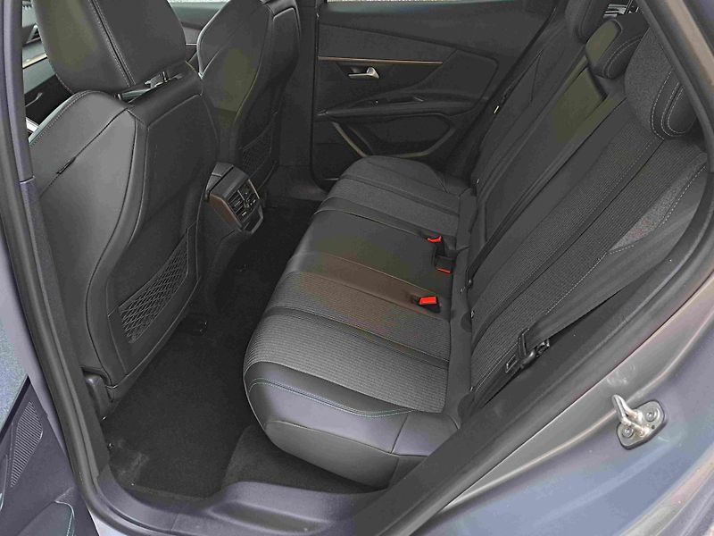 Peugeot 3008 (2021) 1,2 PT ALLURE LED ALU PDC NAVI - fotka 12 z 23