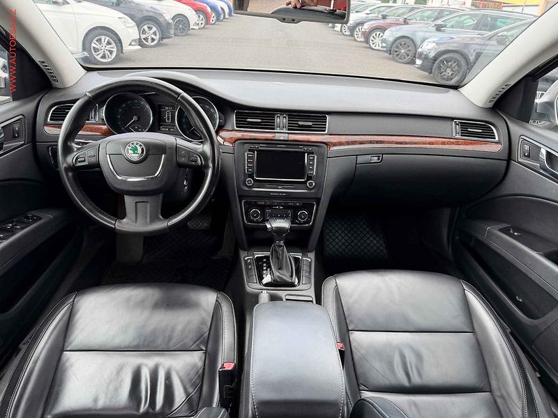 Škoda Superb (2012) 2.0 TDi, Elegance, DSG - fotka 8 z 18