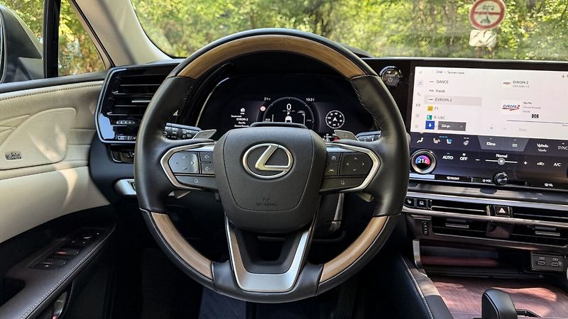 Lexus RX 450h plus 450H+ 2,5 PHEV LUXURY, TAŽNÉ Z - fotka 25 z 33