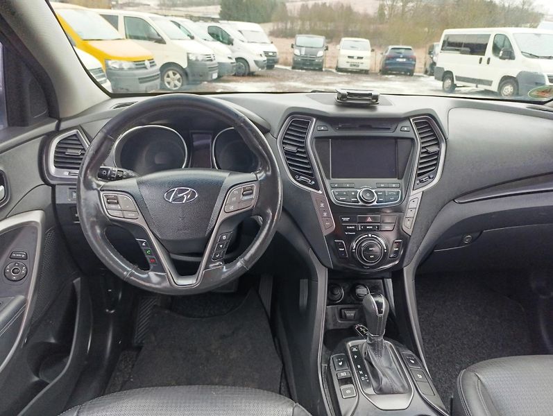 Hyundai Grand Santa Fe (2015) 2.2 CRDi 4x4 6míst tažné - fotka 12 z 20