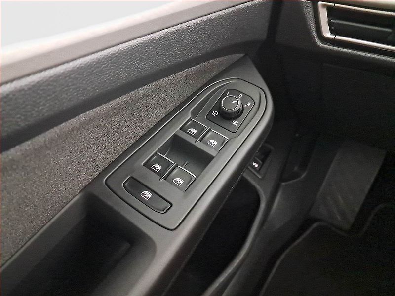 Volkswagen Golf (2025) Life 1.5 TSI - fotka 18 z 18