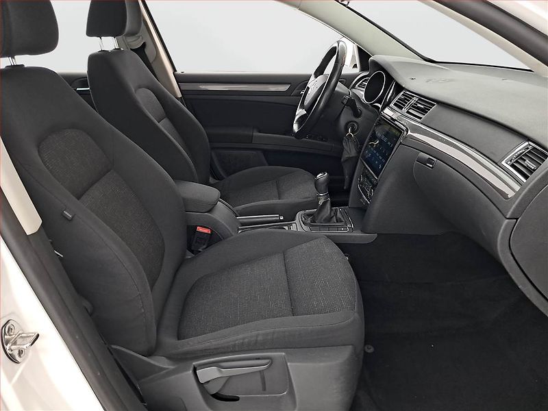 Škoda Superb (2014) Ambition 2.0 TDI, Xenony - fotka 9 z 15