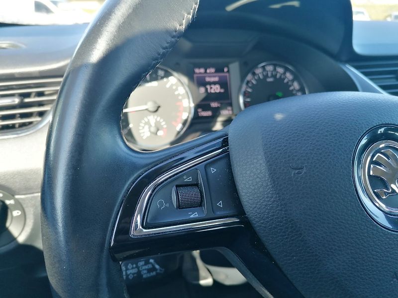 Škoda Octavia (2015) 2.0 TDi DSG Style,Navi,ACC - fotka 20 z 30