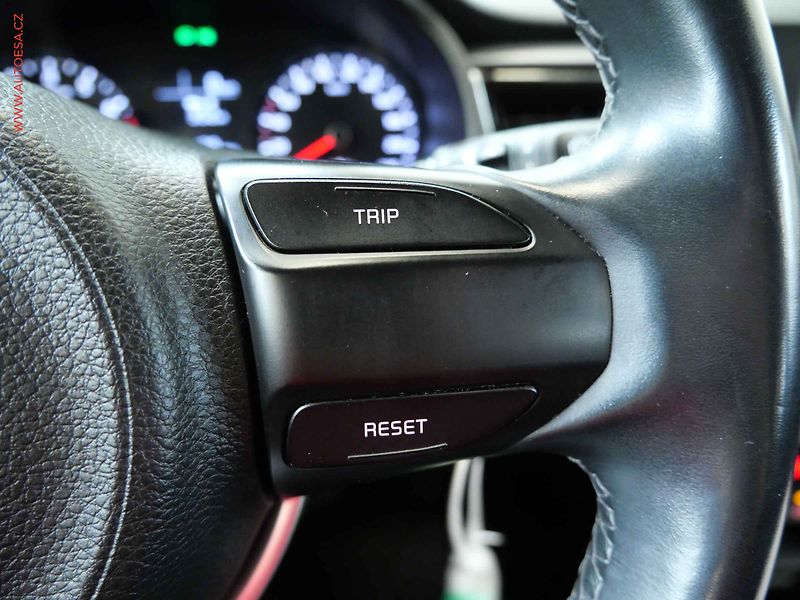 Kia Rio (2019) 1.2i, ČR, AC, park.asist - fotka 16 z 19