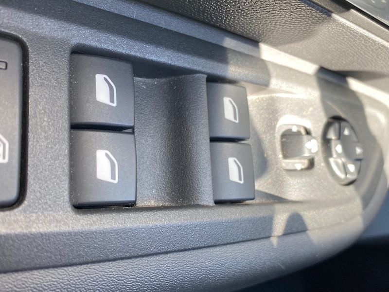 Citroën C4 (2024) 1,2 (96kW) BA AUT. - fotka 26 z 34