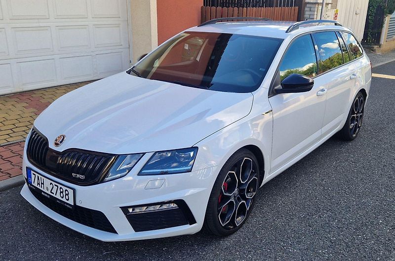 Škoda Octavia (2018) 2.0 TSI DSG RS - fotka 2 z 47