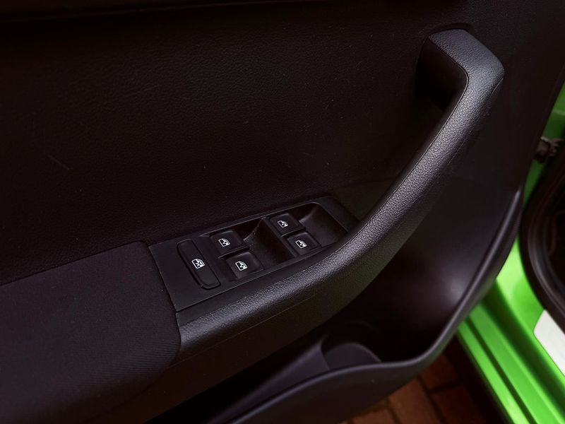 Škoda Fabia 1.0 TSi Monte Carlo, Tažné - fotka 14 z 28