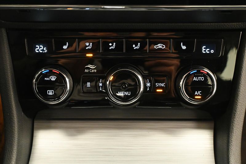 Škoda Superb 1,4 TSI iV 160KW DSG Ambition - fotka 21 z 31