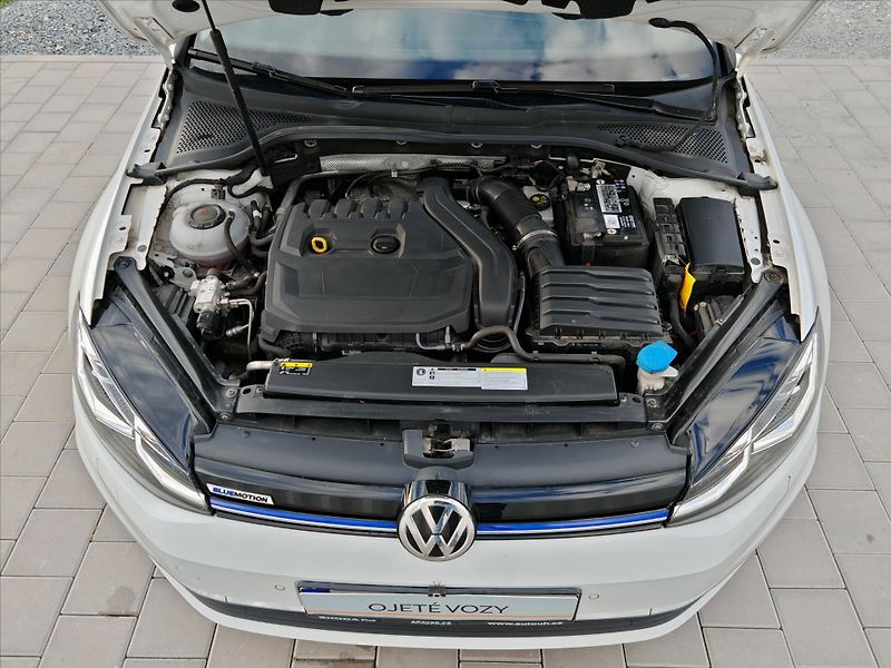 Volkswagen Golf 1,5   Variant Highline 1,5TDI - fotka 26 z 28