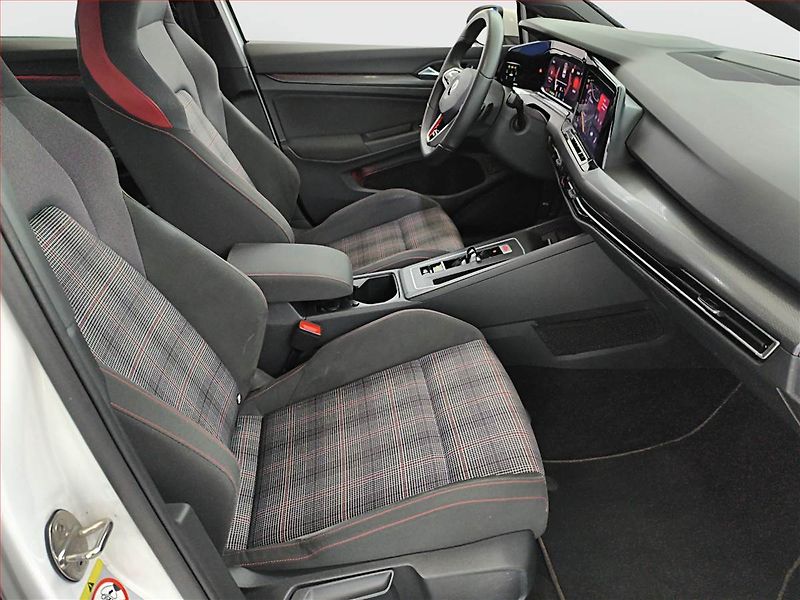 Volkswagen Golf (2021) 2.0 GTI - fotka 9 z 21