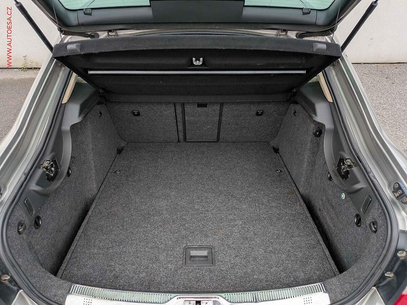 Škoda Superb (2009) 2.0 TDi, 2.maj, Elegance - fotka 7 z 17