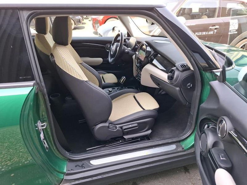 Mini Cooper SE - fotka 6 z 8