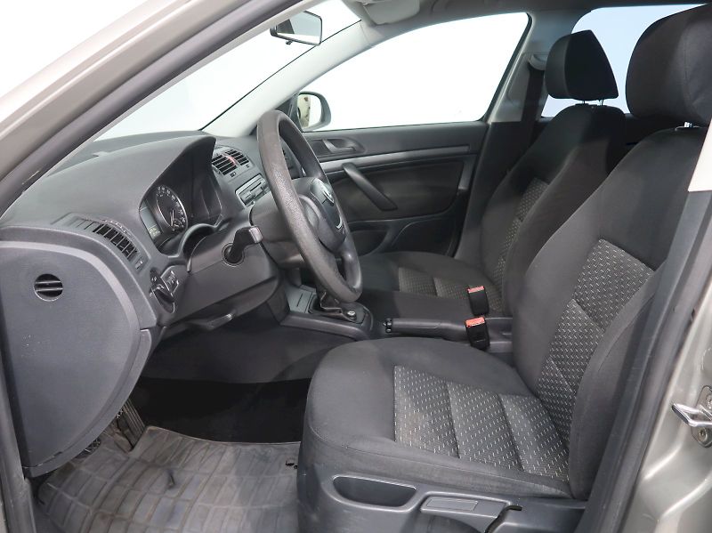 Škoda Octavia (2012) TOUR 1.6MPI 75KW - fotka 13 z 24
